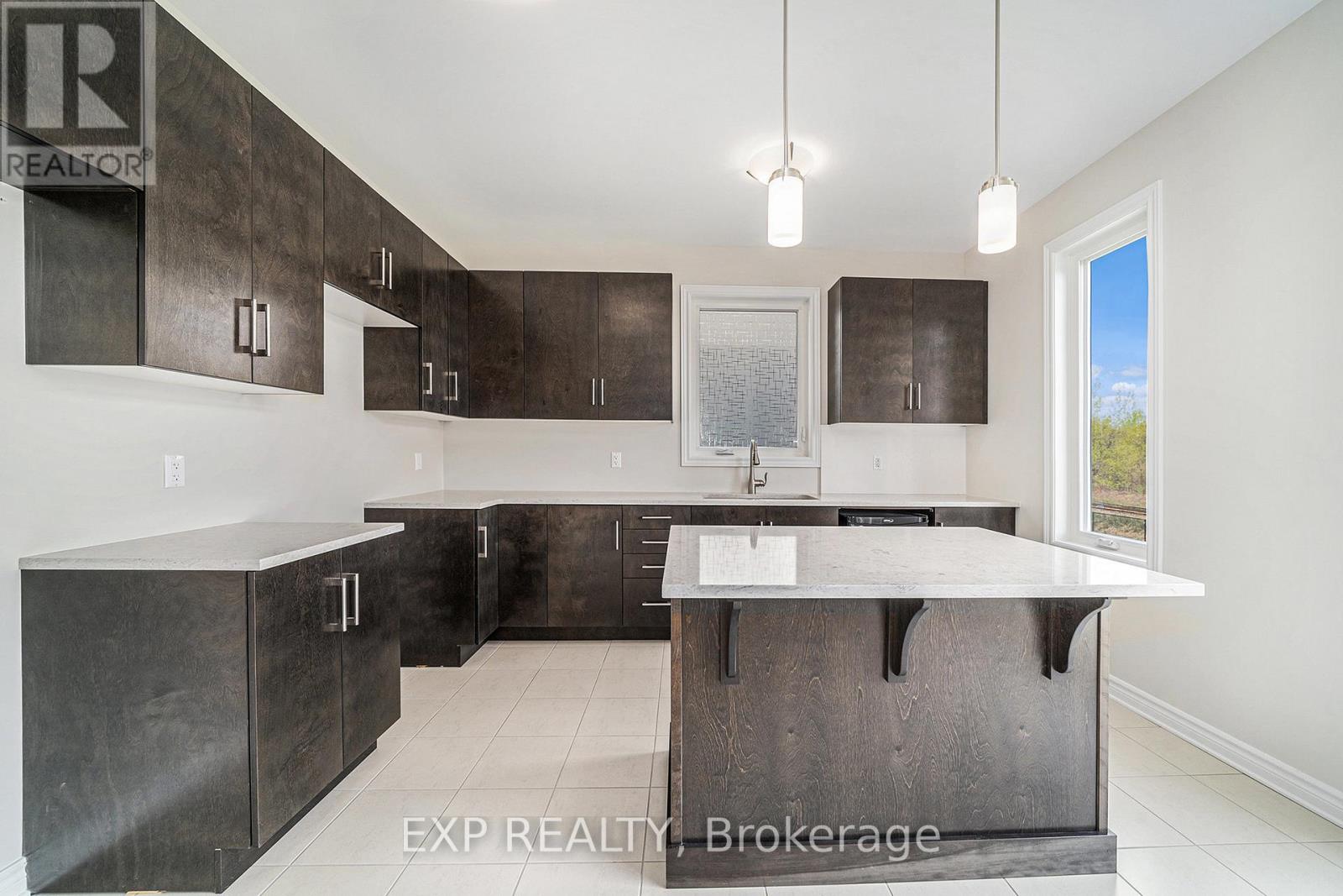 125 Seabert Drive, Arnprior, Ontario  K7S 0H9 - Photo 9 - X12141895