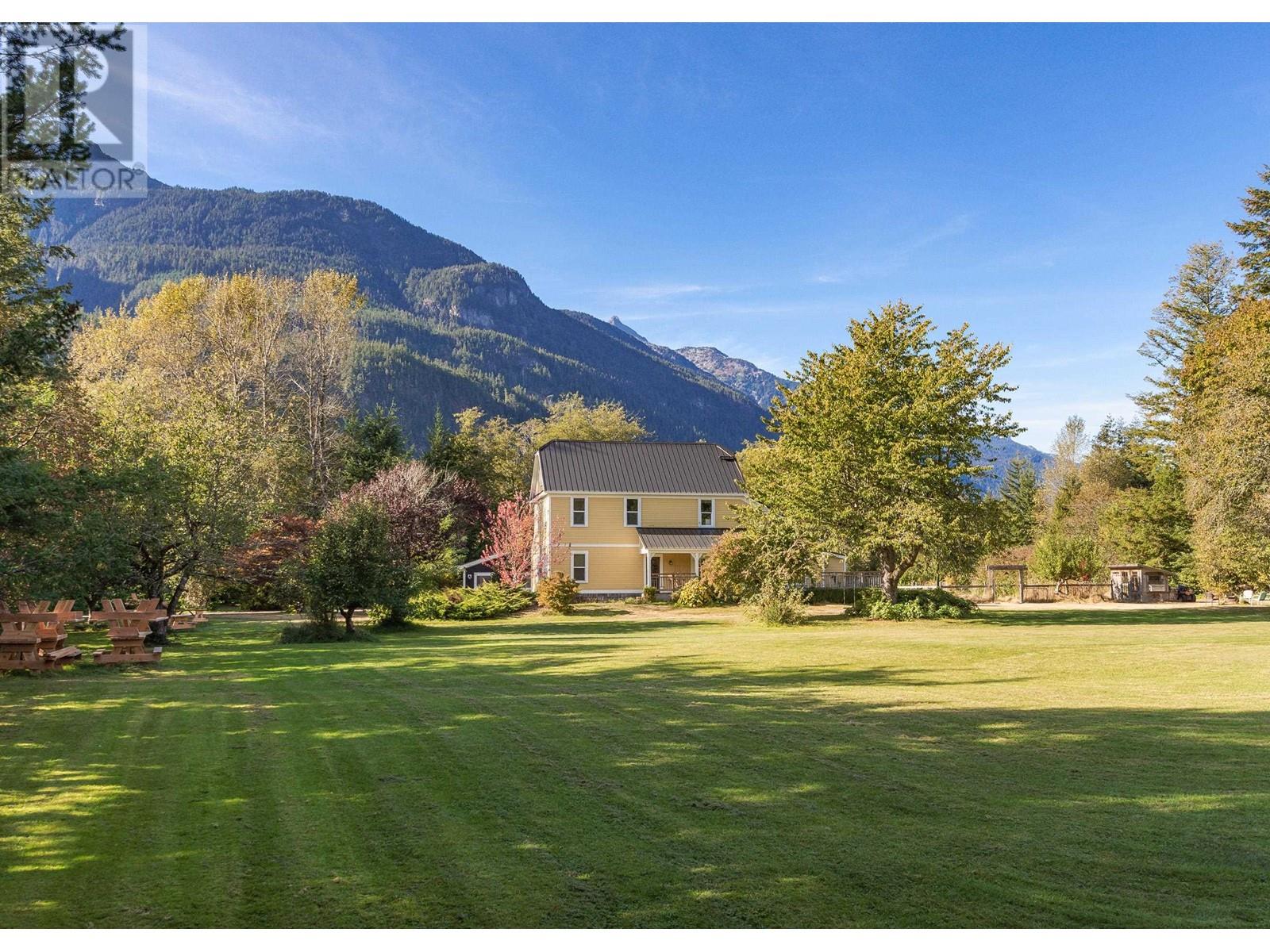 1189 Judd Road, Squamish, British Columbia  V0N 1H0 - Photo 9 - R2990756