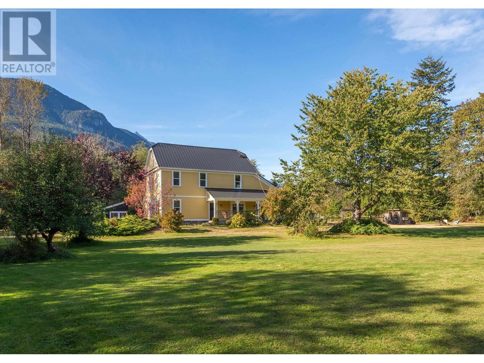1189 Judd Road, Squamish, British Columbia  V0N 1H0 - Photo 5 - R2990756