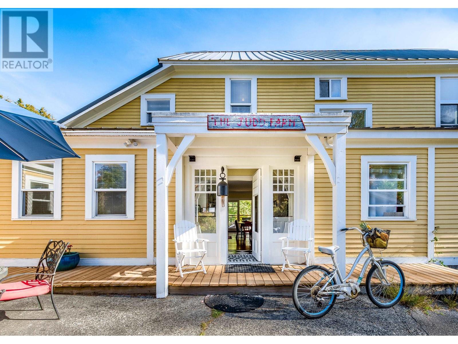 1189 Judd Road, Squamish, British Columbia  V0N 1H0 - Photo 2 - R2990756