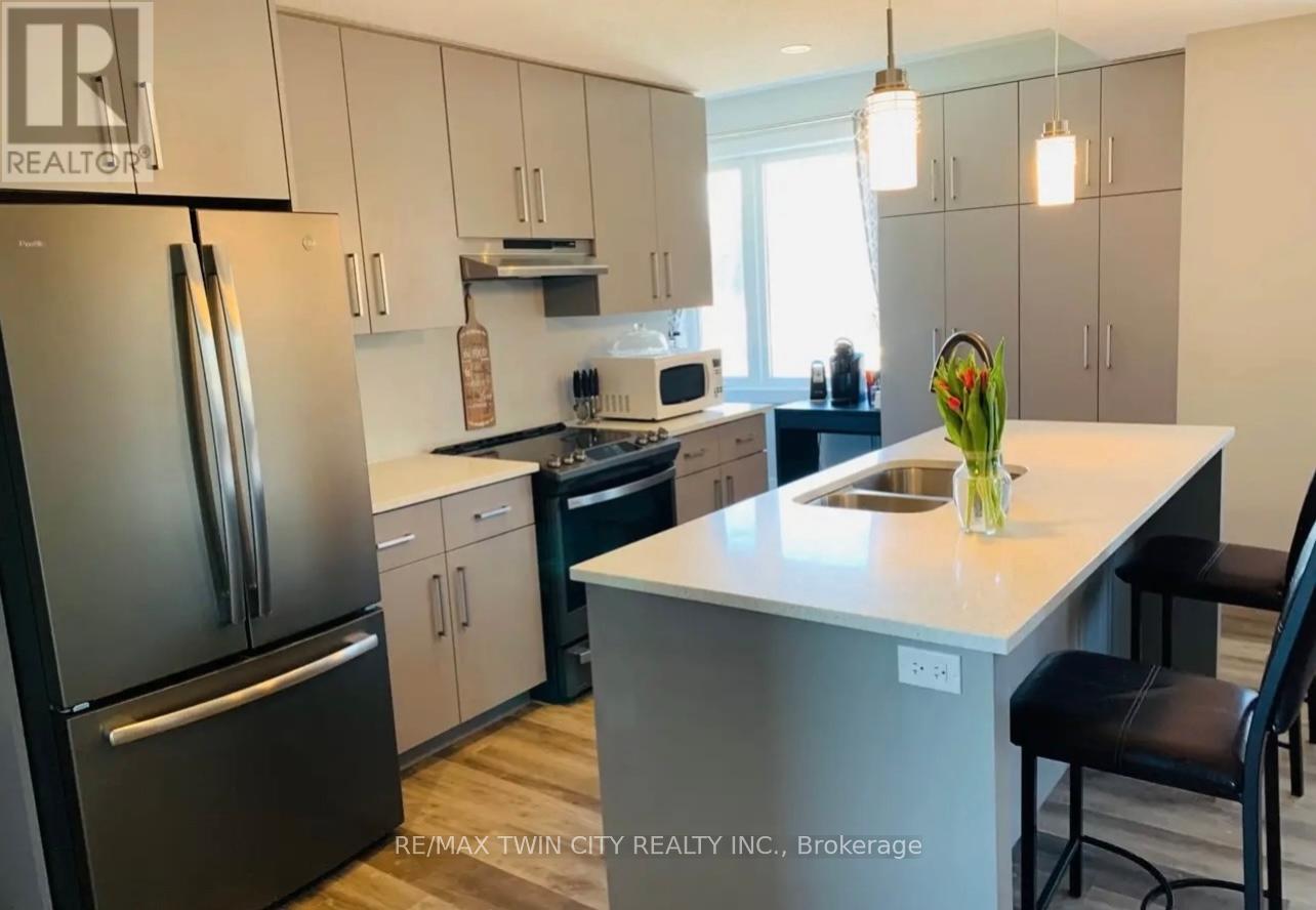 27 - 54 Bridge Street W, Kitchener, Ontario  N2K 0G4 - Photo 2 - X12141606