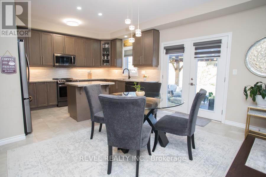 28 Vic Chambers Place, Brant, Ontario  N3L 0E6 - Photo 12 - X12141689