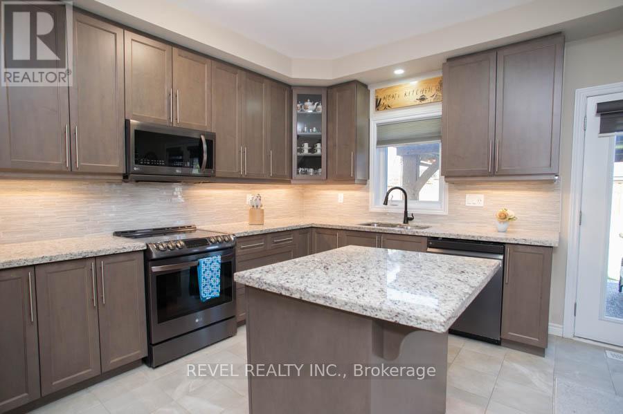 28 Vic Chambers Place, Brant, Ontario  N3L 0E6 - Photo 14 - X12141689