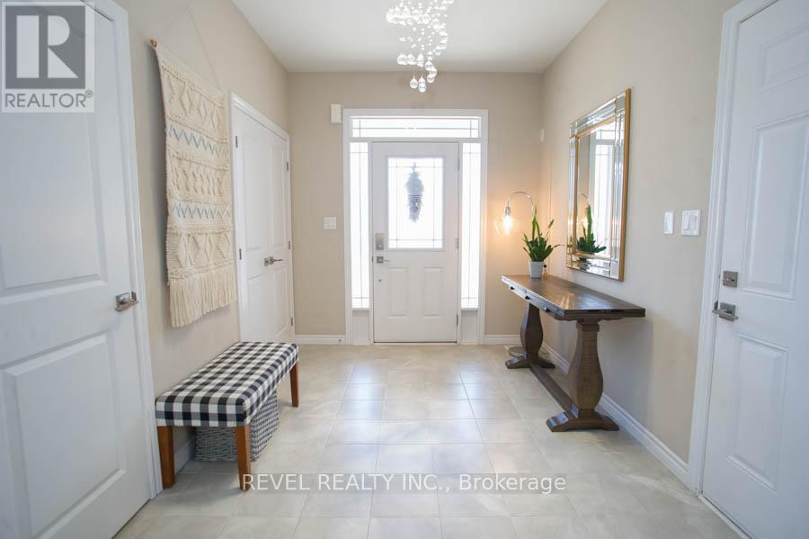 Property at 28 VIC CHAMBERS PLACE image 4
