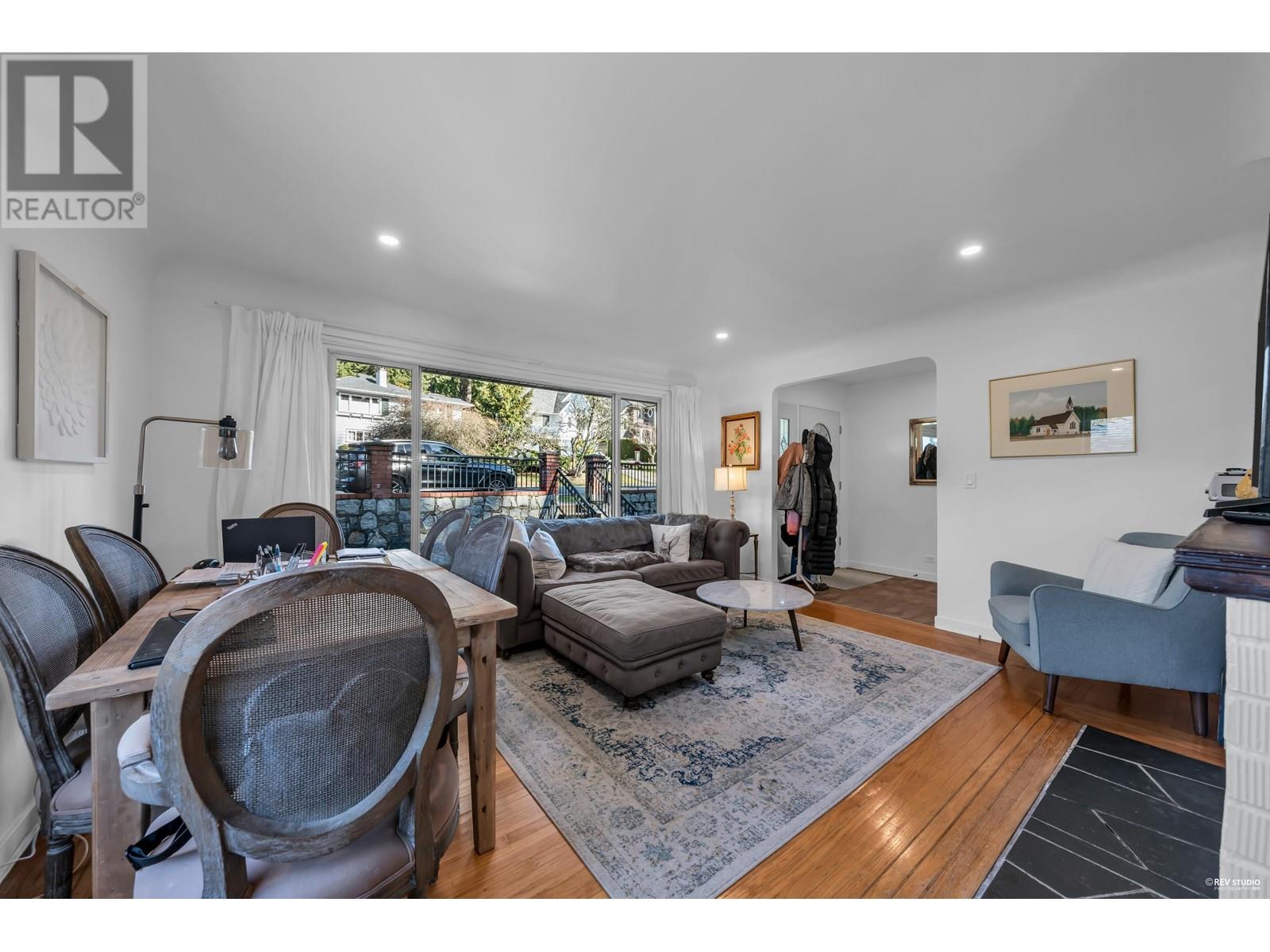 Property at 441 TEMPE CRESCENT image 3