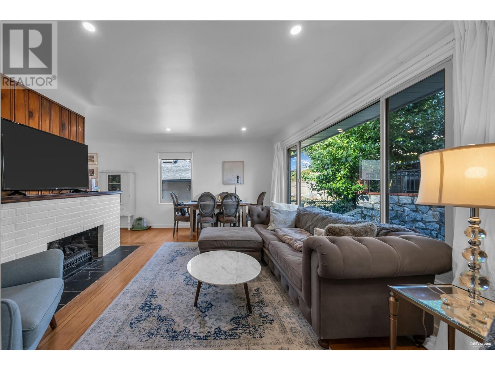 Property at 441 TEMPE CRESCENT image 5