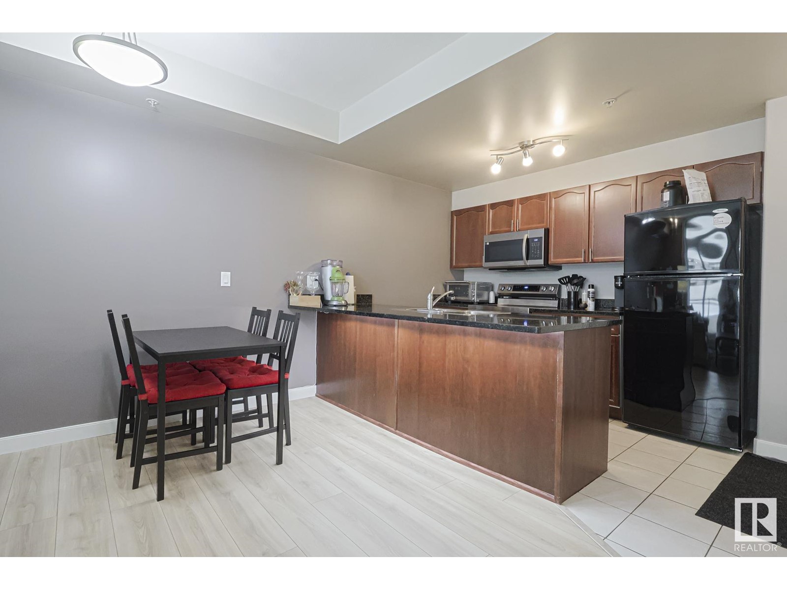#702 9939 109 St Nw, Edmonton, Alberta  T5K 1H6 - Photo 2 - E4435939