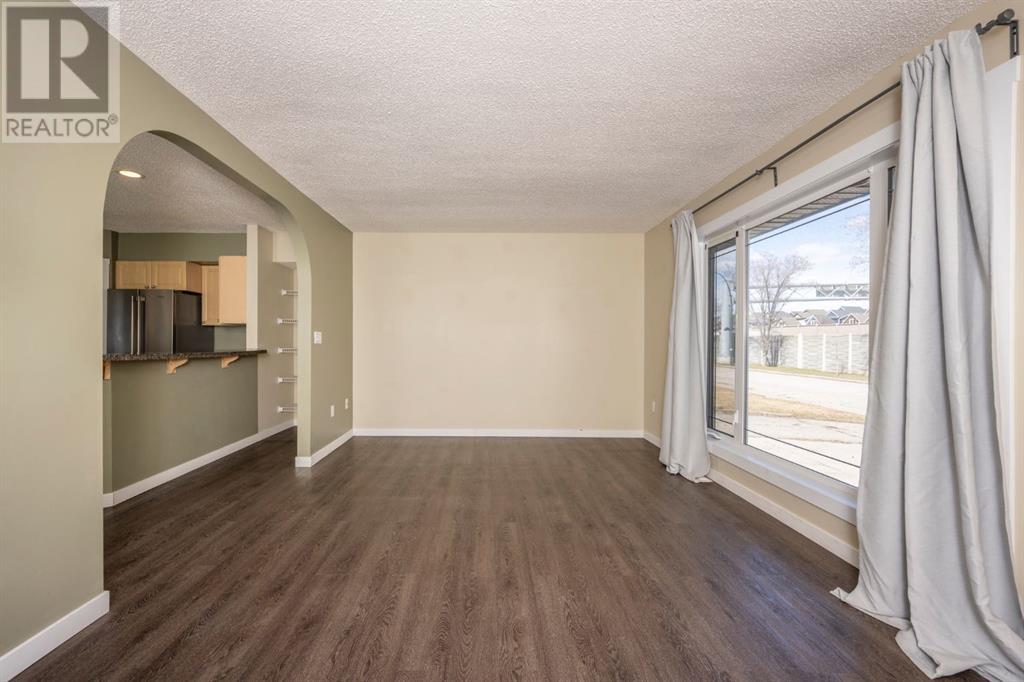 6031 Lacombe Way Sw, Calgary, Alberta  T3E 5T4 - Photo 6 - A2202743