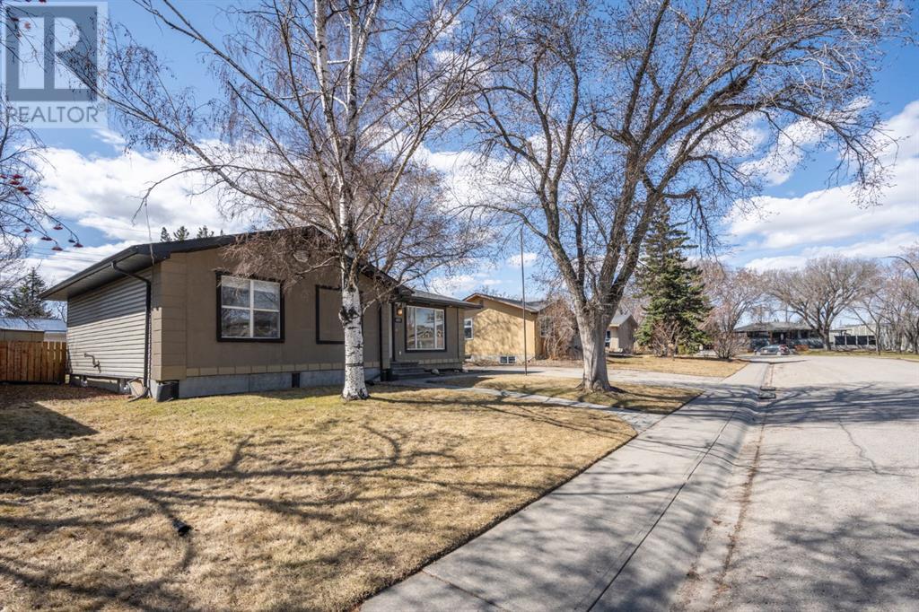 Property at 6031 Lacombe Way SW image 2