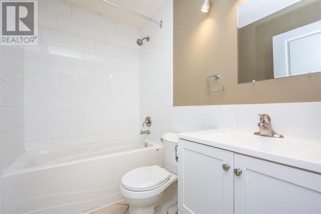 6031 Lacombe Way Sw, Calgary, Alberta  T3E 5T4 - Photo 22 - A2202743