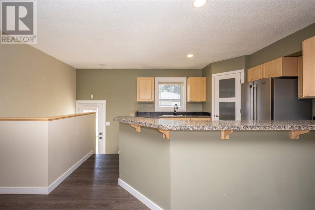 6031 Lacombe Way Sw, Calgary, Alberta  T3E 5T4 - Photo 9 - A2202743