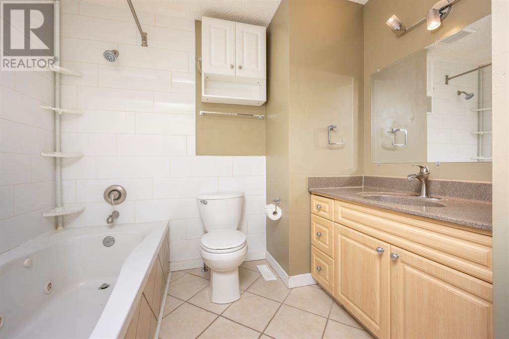 6031 Lacombe Way Sw, Calgary, Alberta  T3E 5T4 - Photo 19 - A2202743