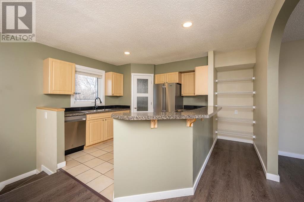 6031 Lacombe Way Sw, Calgary, Alberta  T3E 5T4 - Photo 10 - A2202743