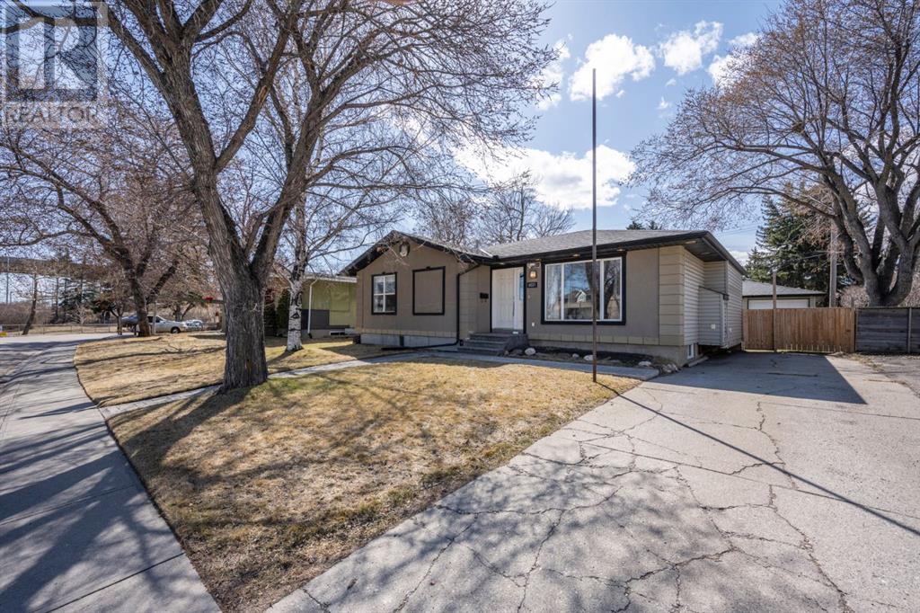 Property at 6031 Lacombe Way SW image 3