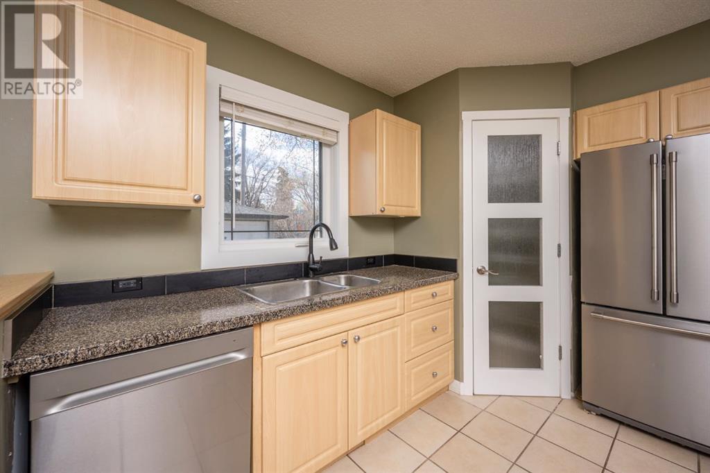 6031 Lacombe Way Sw, Calgary, Alberta  T3E 5T4 - Photo 13 - A2202743