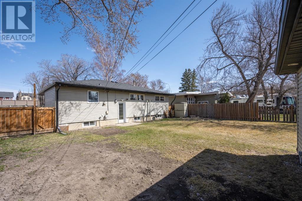 6031 Lacombe Way Sw, Calgary, Alberta  T3E 5T4 - Photo 47 - A2202743