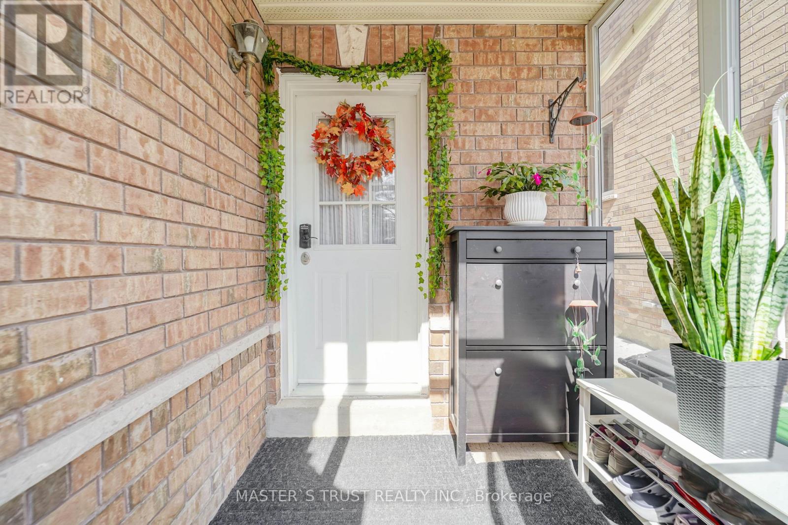 Property at 40 ROCHEFORT DRIVE image 4