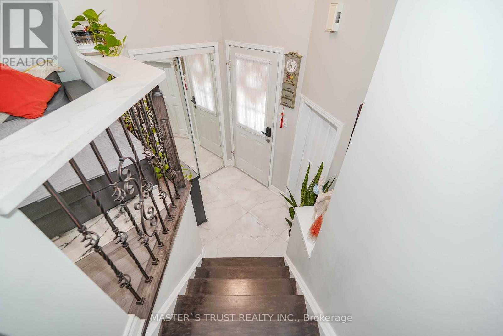 Property at 40 ROCHEFORT DRIVE image 5