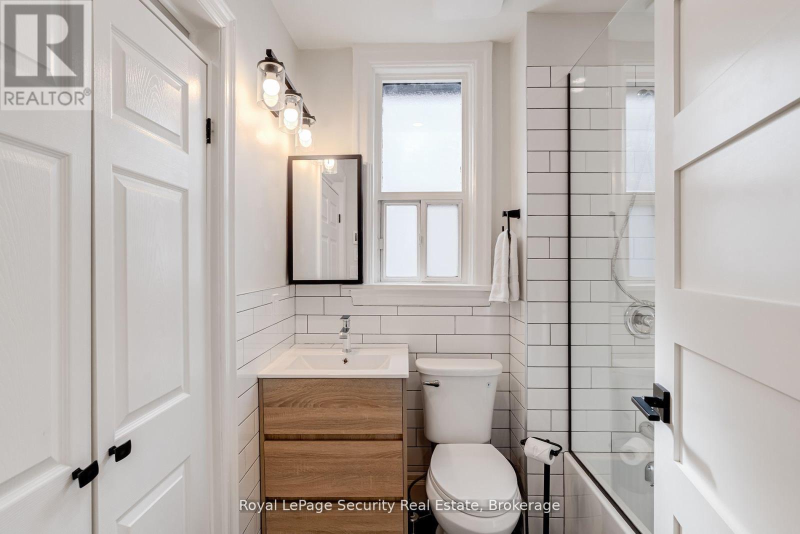 204 Montrose Avenue W, Toronto, Ontario  M6G 3G7 - Photo 24 - C12141758