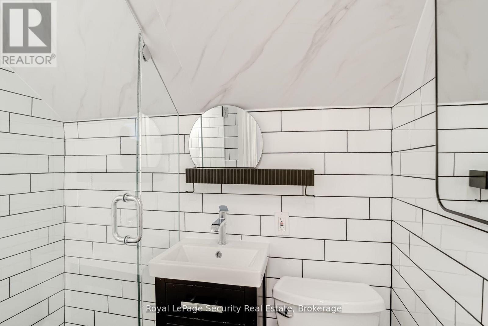 204 Montrose Avenue W, Toronto, Ontario  M6G 3G7 - Photo 31 - C12141758