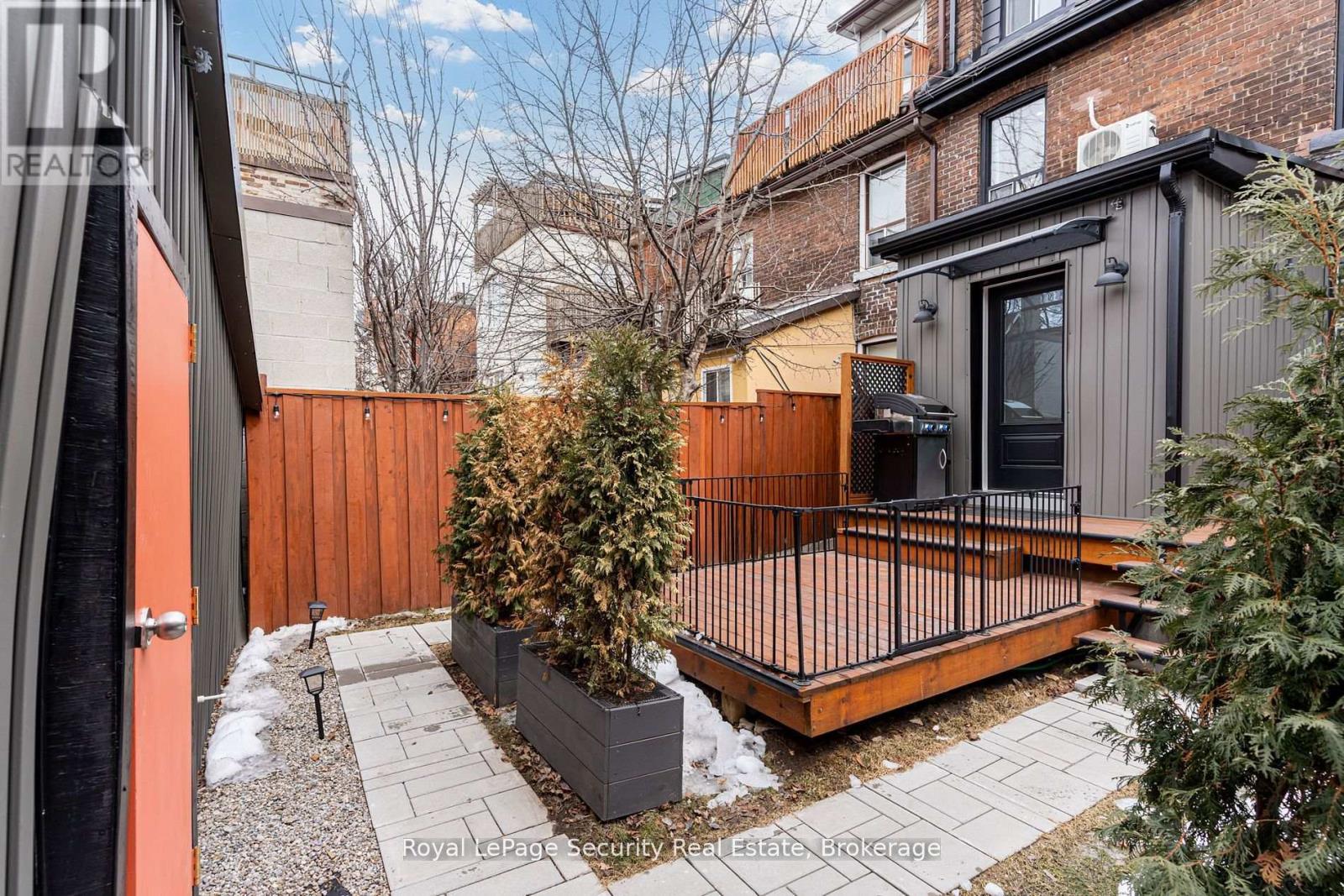 204 Montrose Avenue W, Toronto, Ontario  M6G 3G7 - Photo 46 - C12141758