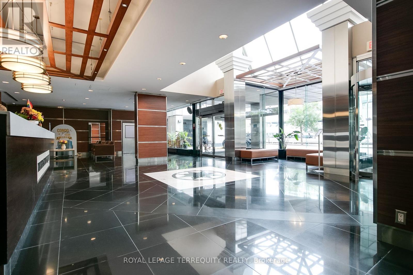 Property at 2707 - 77 HARBOUR SQUARE image 3