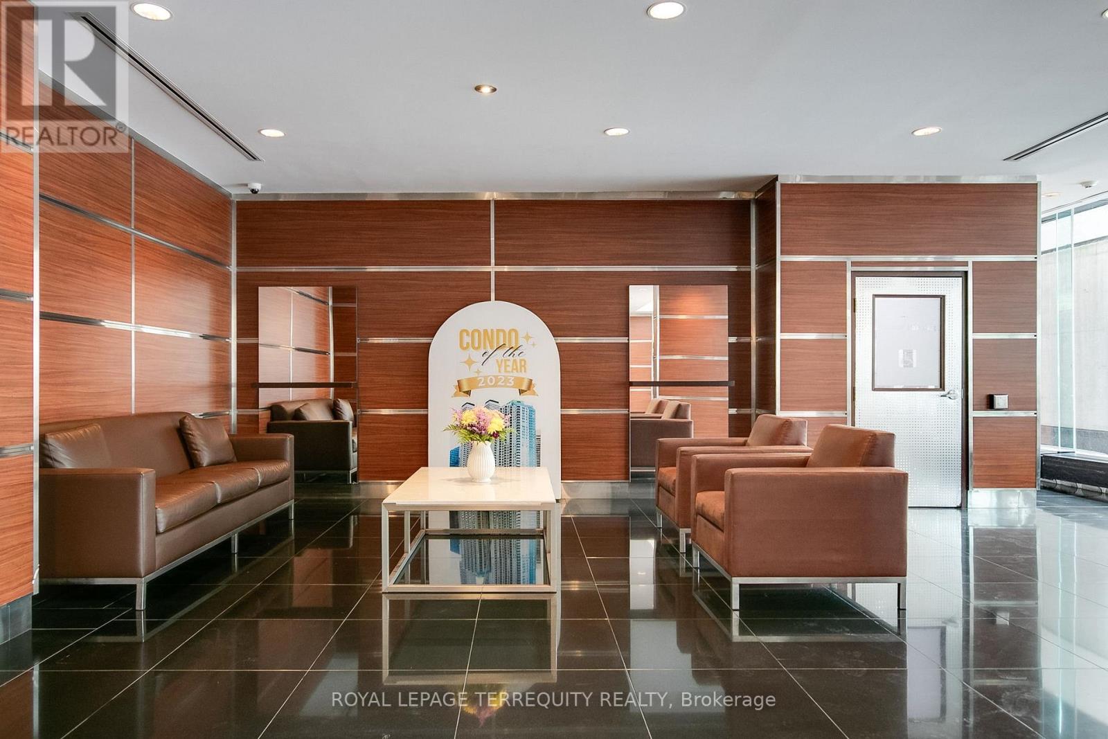 Property at 2707 - 77 HARBOUR SQUARE image 4