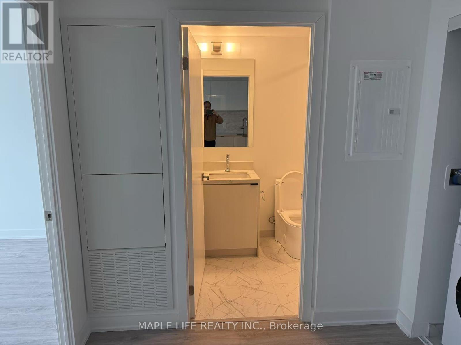 1916 - 252 Church Street, Toronto, Ontario  M5B 0E6 - Photo 14 - C12141841