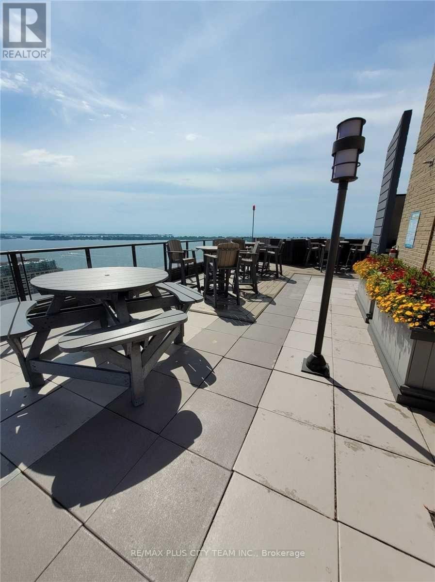 2103 - 260 Queens Quay W, Toronto (Waterfront Communities), Ontario  M5J 2N3 - Photo 22 - C12141874