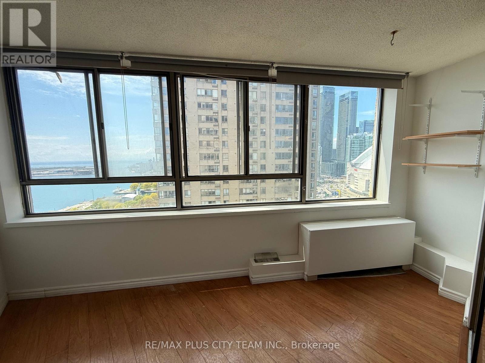 2103 - 260 Queens Quay W, Toronto (Waterfront Communities), Ontario  M5J 2N3 - Photo 5 - C12141874