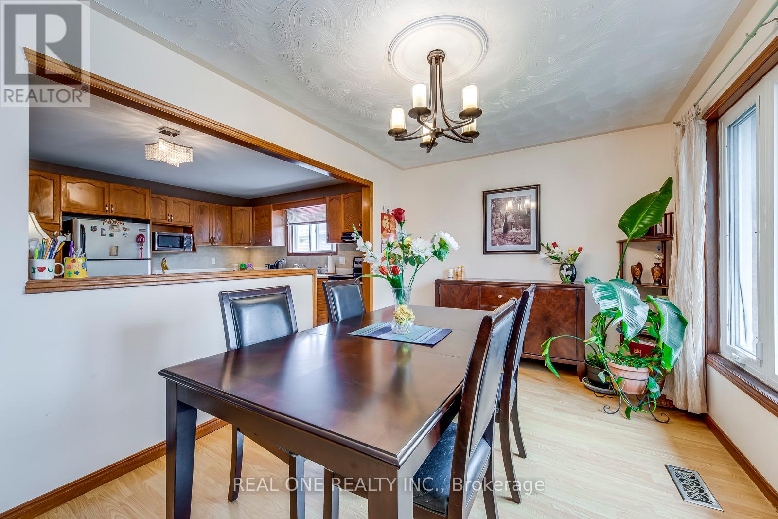 47 Trillium Way, Brantford, Ontario  N3R 7T8 - Photo 10 - X12139208