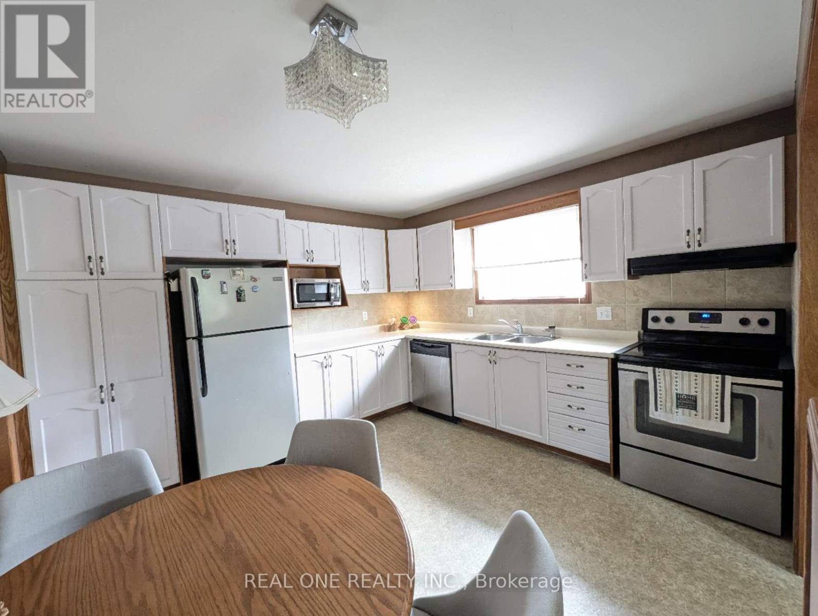 47 Trillium Way, Brantford, Ontario  N3R 7T8 - Photo 11 - X12139208