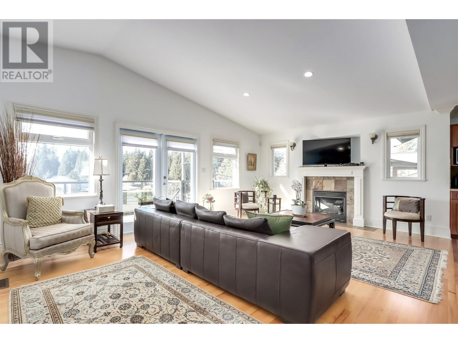 954 Tudor Avenue, North Vancouver, British Columbia  V7R 1X7 - Photo 6 - R3000171