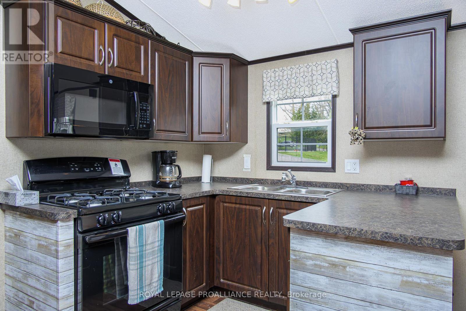 3 Cherry Beach Lane - 486 County Road 18, Prince Edward County, Ontario  K0K 1P0 - Photo 15 - X12141997
