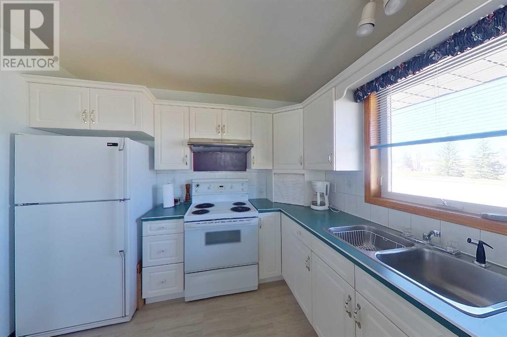 701 Main Avenue W, Sundre, Alberta  T0M 1X0 - Photo 5 - A2217747