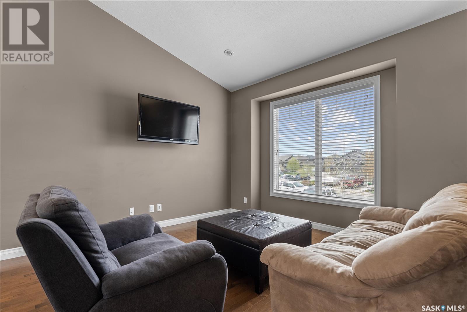 Property at 786 Sutter CRESCENT image 4