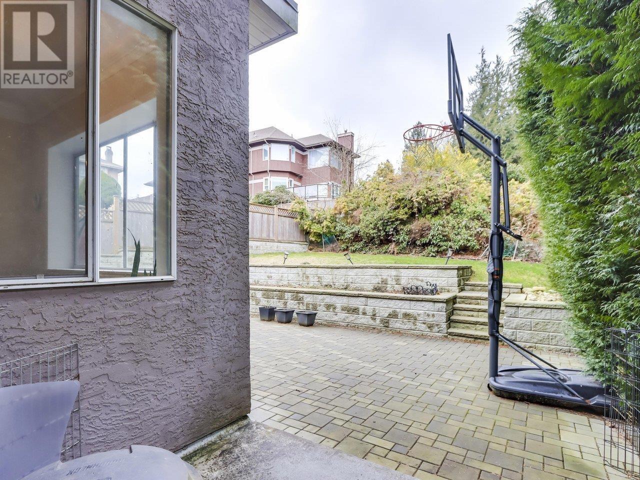 305 Sorrento Place, Coquitlam, British Columbia  V3K 6P4 - Photo 36 - R3001021