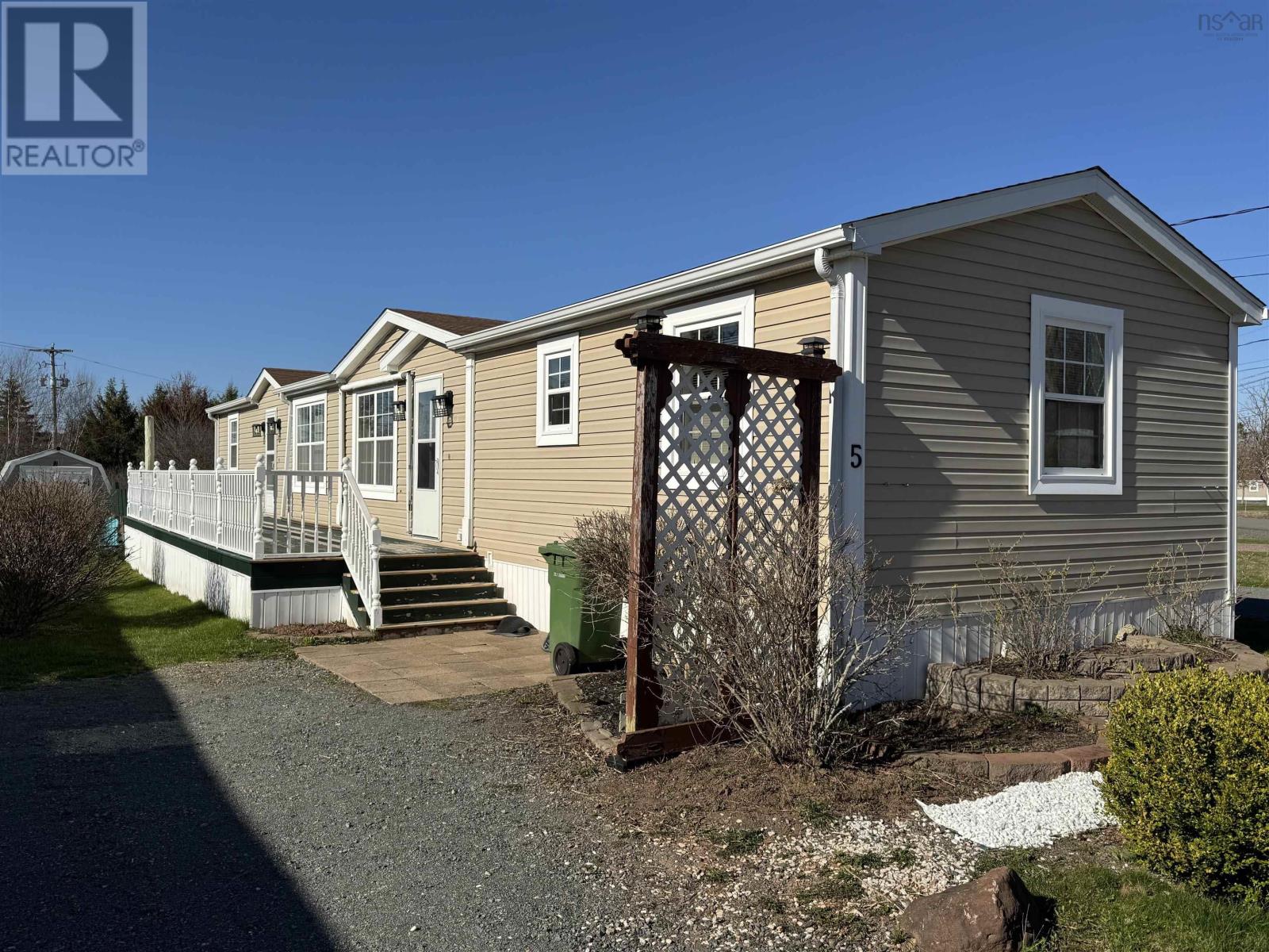 Property at 5 Joseph Drive image 3