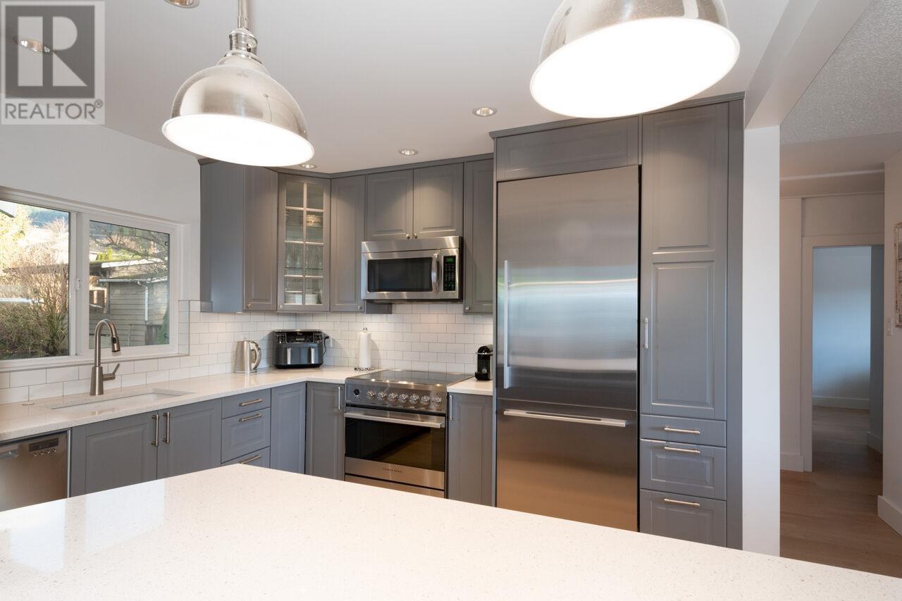 416 W 26th Street, North Vancouver, British Columbia  V7N 2G8 - Photo 14 - R3001139