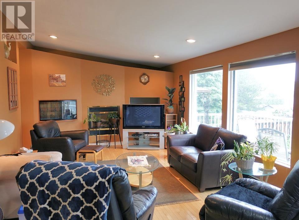 Property at 227 Skyline AVE image 5