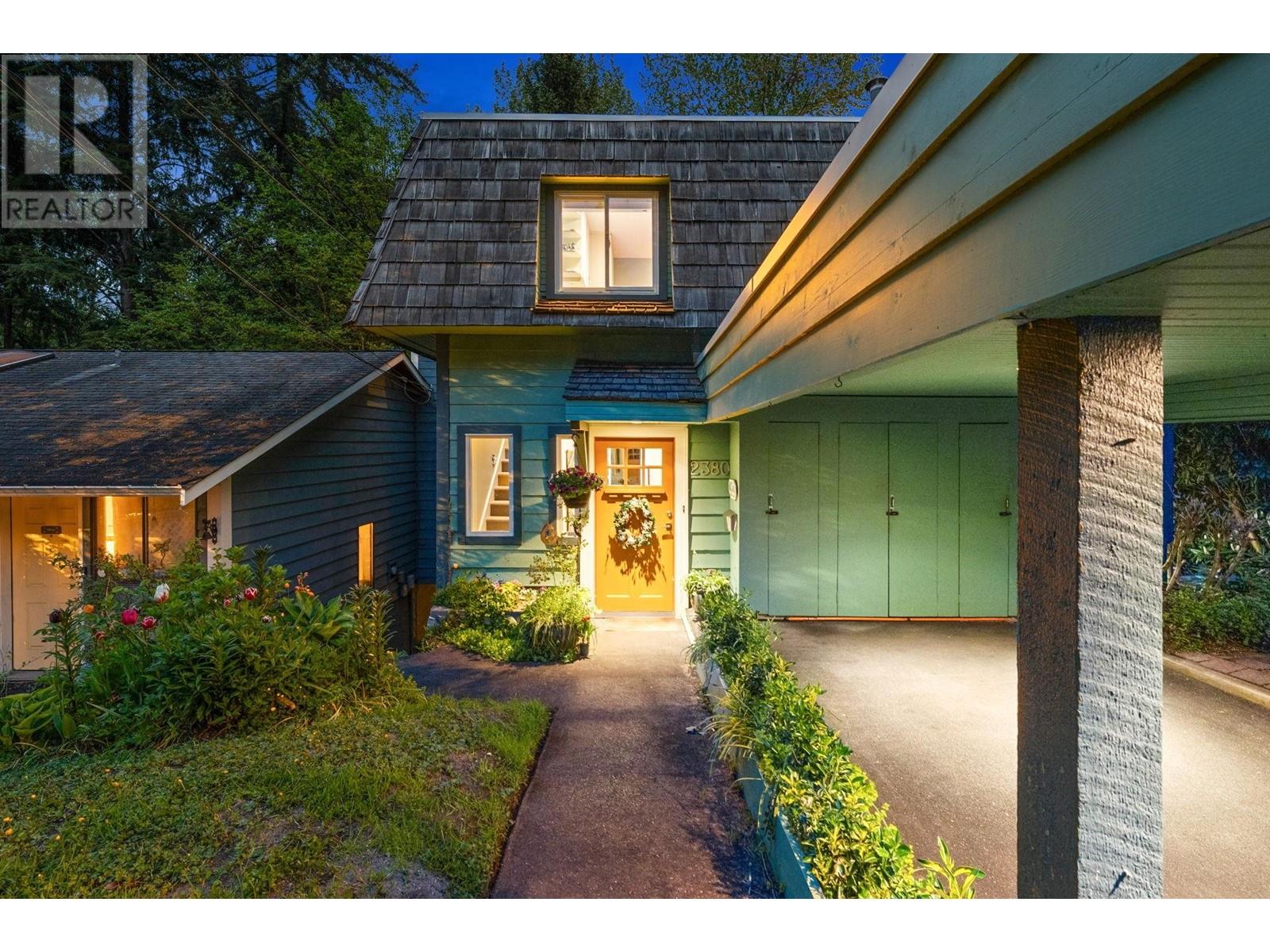 2380 MACKAY AVENUE, North Vancouver, British Columbia