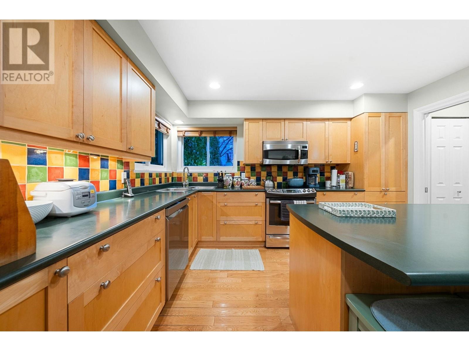2380 Mackay Avenue, North Vancouver, British Columbia  V7P 2M9 - Photo 9 - R3001254