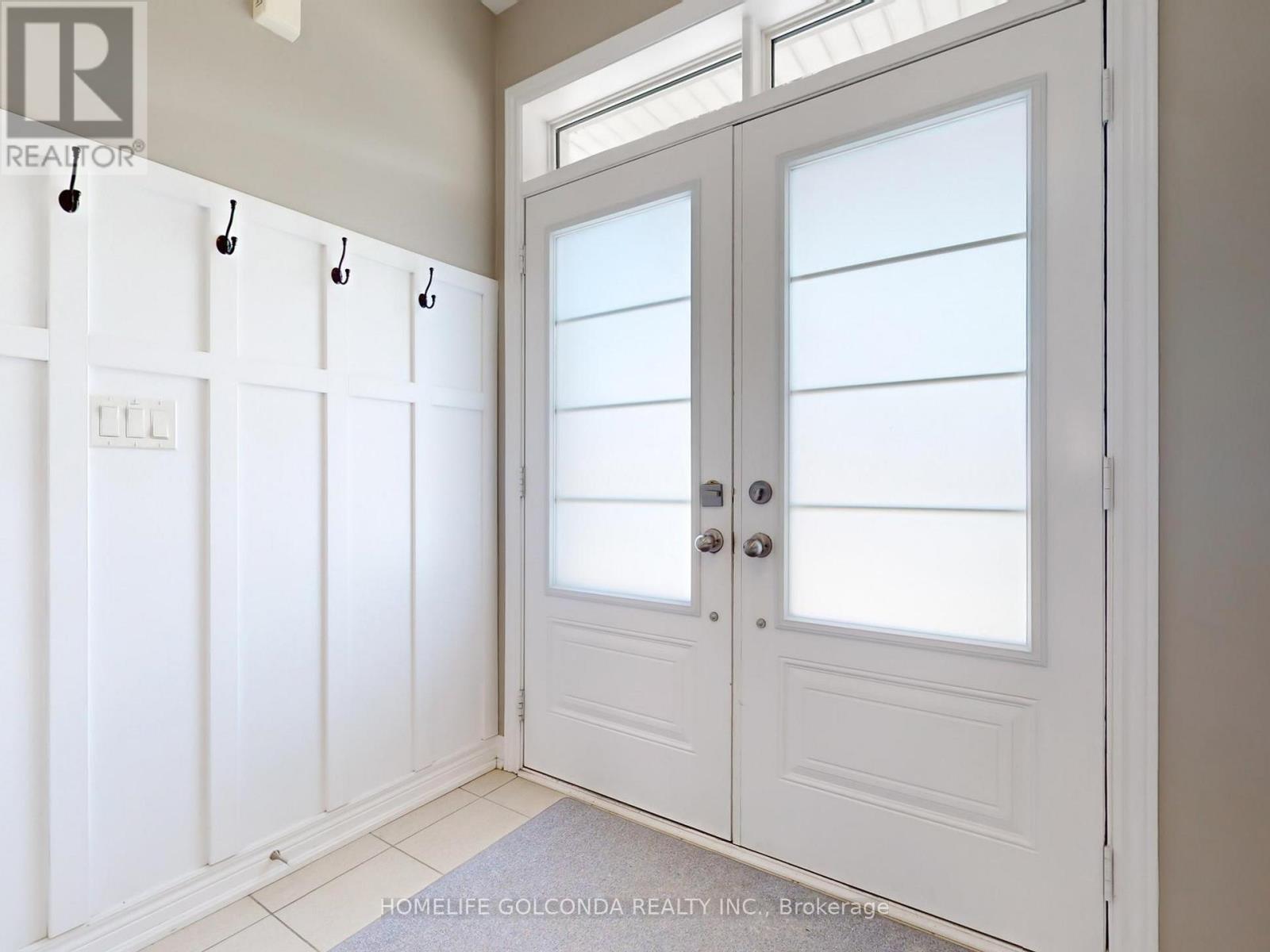 16 Eastgrove Square, East Gwillimbury, Ontario  L9N 0R2 - Photo 2 - N12141902
