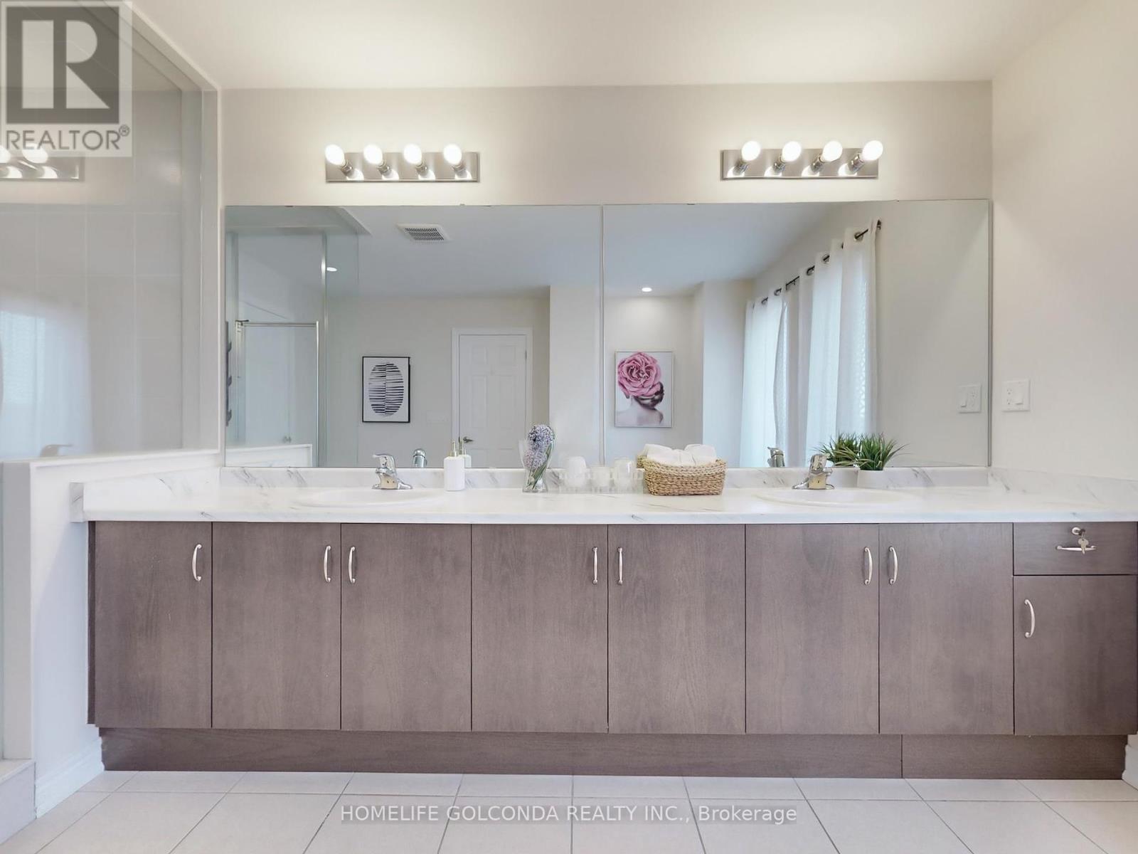 16 Eastgrove Square, East Gwillimbury, Ontario  L9N 0R2 - Photo 32 - N12141902