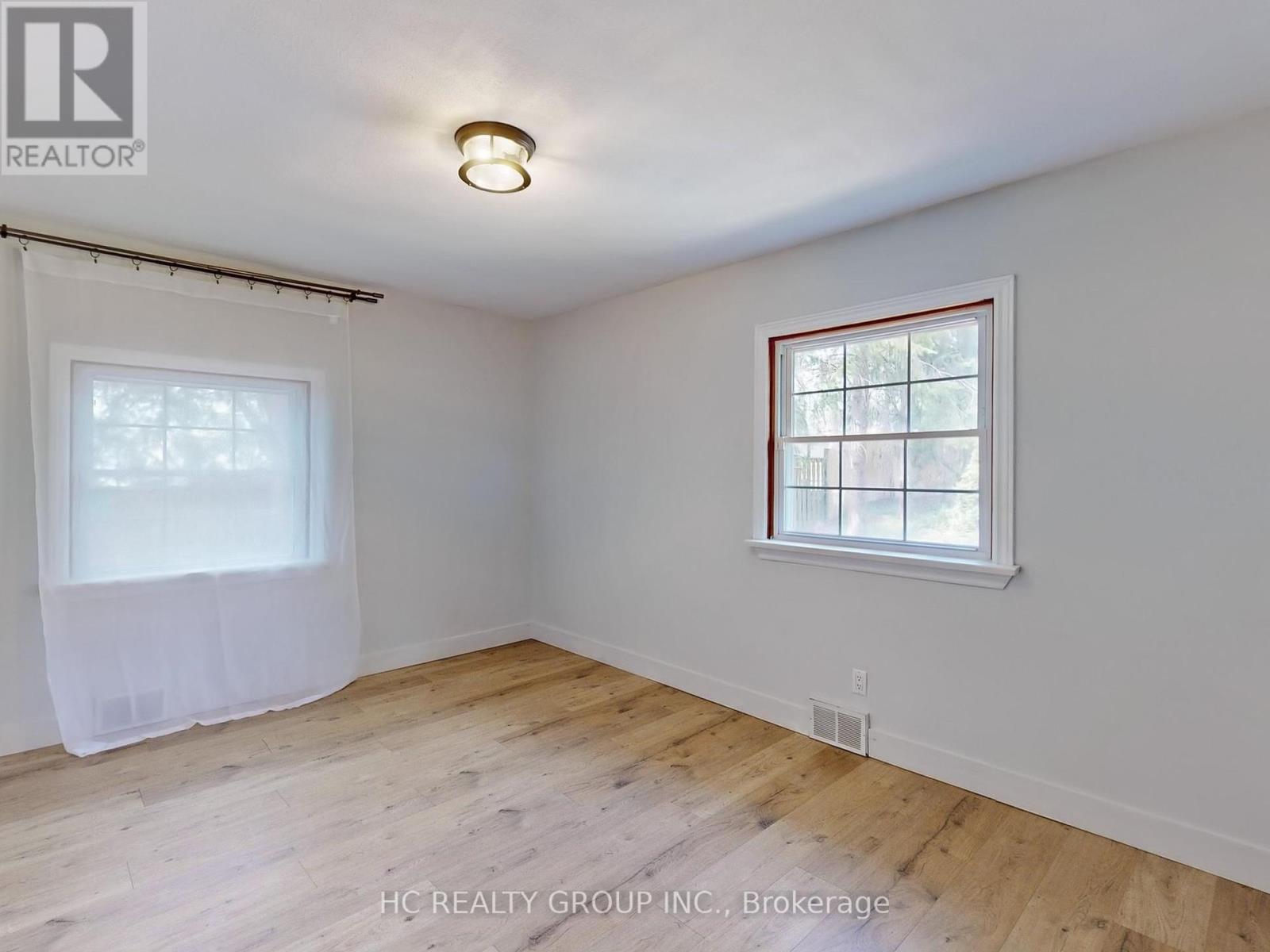 10 North Street, Barrie (Wellington), Ontario  L4M 2R9 - Photo 13 - S12141863