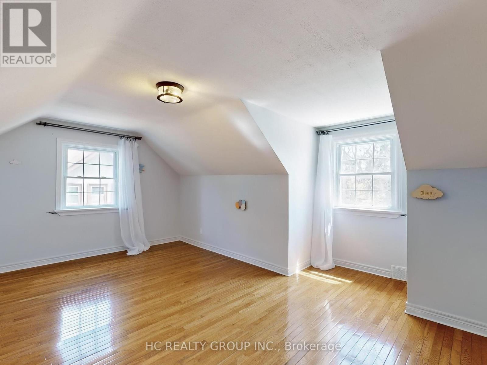 10 North Street, Barrie (Wellington), Ontario  L4M 2R9 - Photo 15 - S12141863