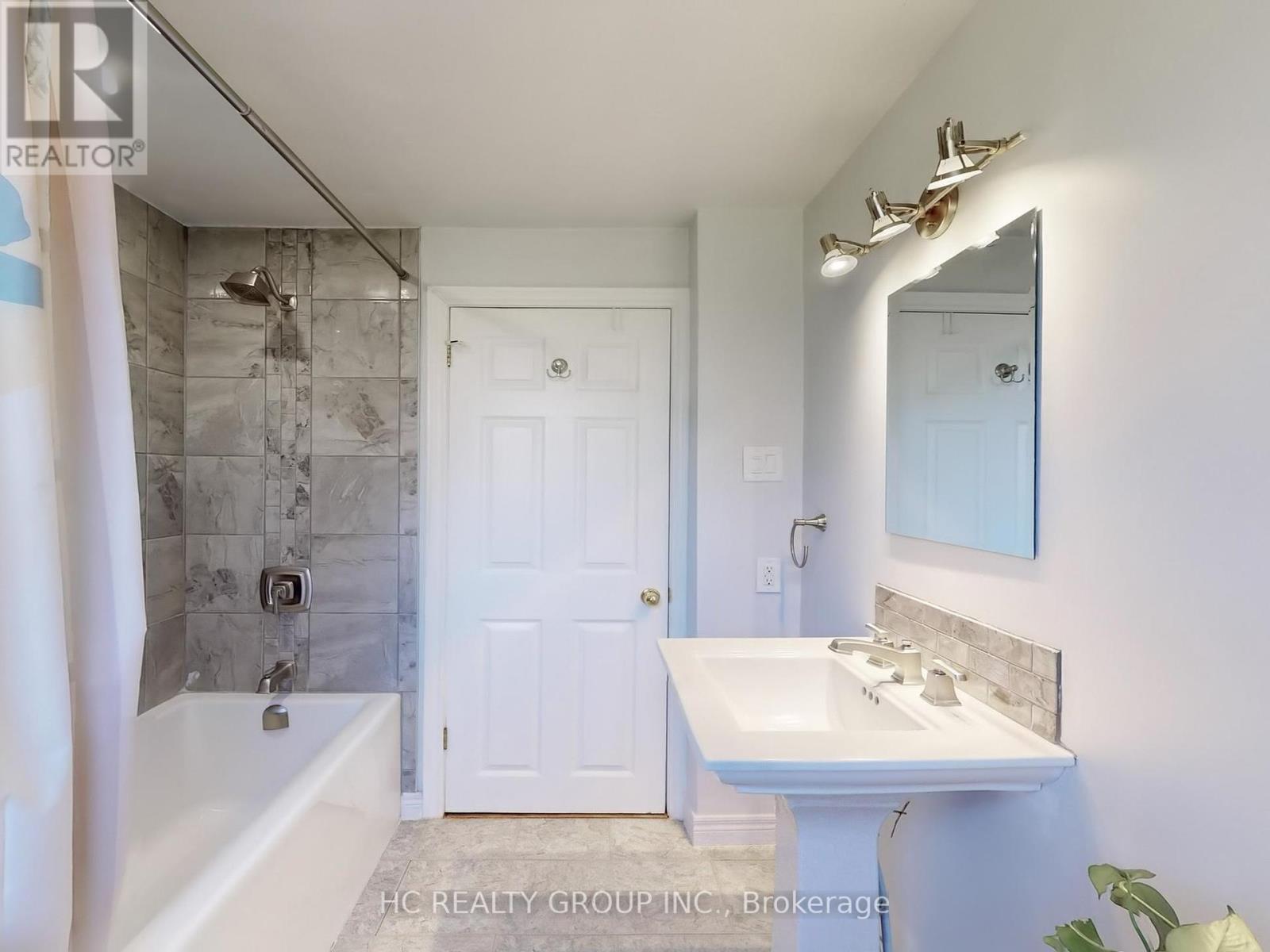 10 North Street, Barrie (Wellington), Ontario  L4M 2R9 - Photo 16 - S12141863