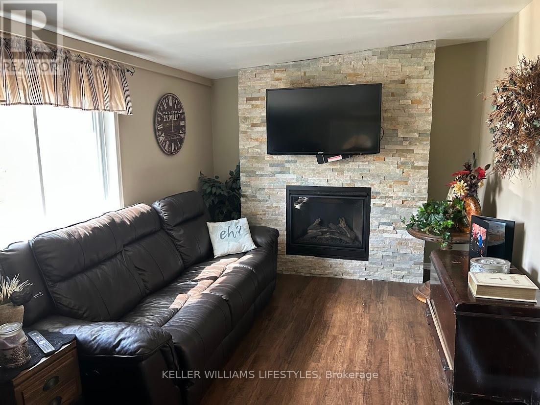 3 Cove Street, North Middlesex, Ontario  N0M 1A0 - Photo 18 - X12141931