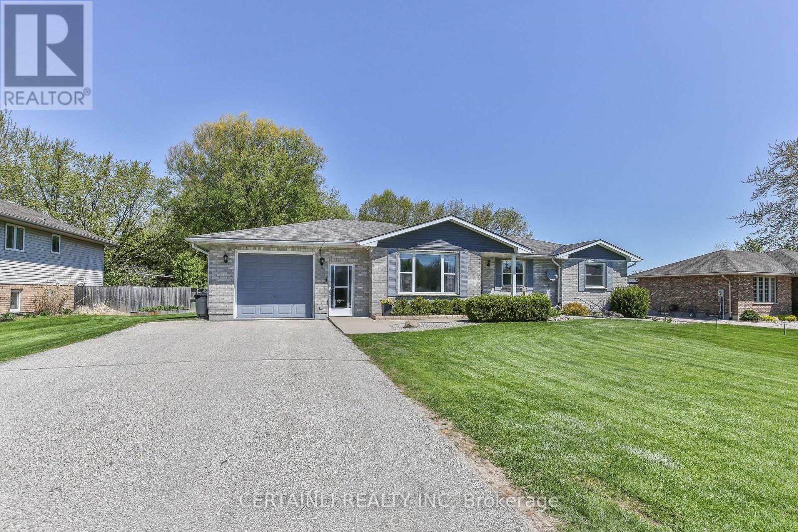 50000 Dingle Street, Malahide, Ontario  N5H 2R1 - Photo 1 - X12141990