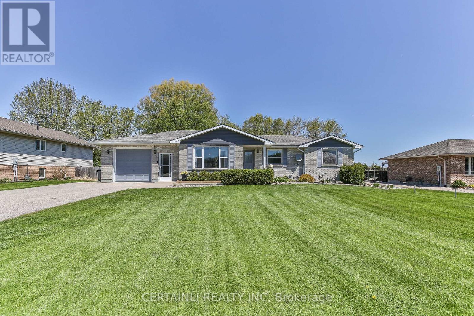 50000 Dingle Street, Malahide, Ontario  N5H 2R1 - Photo 2 - X12141990